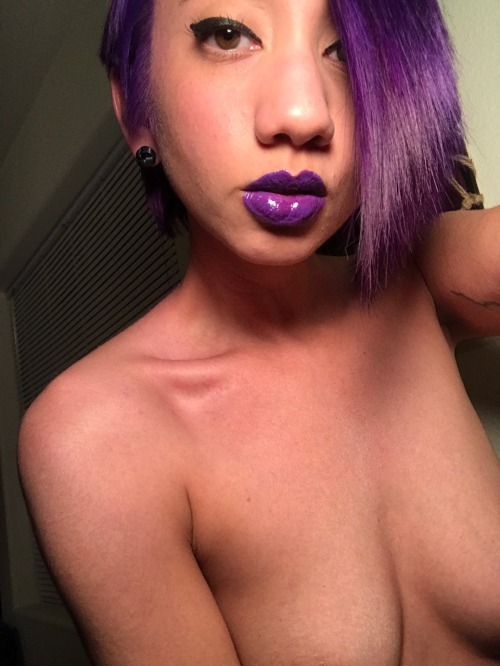 theonlymissskaro:PURPLE. The lovely Miss Skaro (USA)Beautiful mixed Asian girl with purple lips and hair and pierced nipples…  Just a perfect combination for my eyes <3  Follow Miss Skaroon the web: Modelmayhem / Blog / TumblrLinks: Miss Skaro