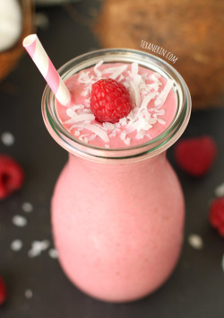 vegan-yums:  Raspberry Coconut Smoothie (dairy-free, vegan) / Recipe