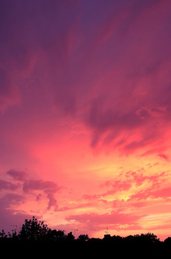 nichvlas:  Orange Skies (by Jatzu) 