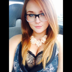 babes-with-glasses:  Sexy lips  Omg
