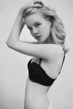 not-a-pretty-girl:  Daisy D @ Network Model Agency Beligium