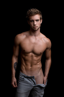 amazingmalenudity:  Dustin McNeer 