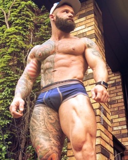 whitepapermuscle:Tank Joey Srnicek