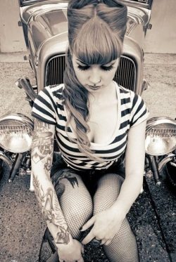 hotrod-girls:  Hotrod Pinup , check more here : http://hotrod-girls.tumblr.com/