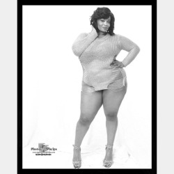 Bella Raye @plusmod_bella_raye looking like she is ready for