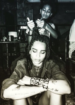 afro-punkk:  fuckyeahlolawolf:  Willow braiding Zoë’s braids.