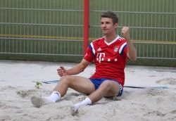 germanfeet:  Thomas Müller, socks in sand 