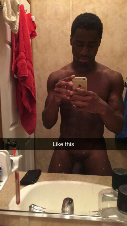 baitfordays:  Cutie Donnell with the hammer!   Please follow!:http://nudeselfshots-blackmen.tumblr.com