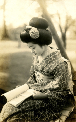 miyako-odori:  Maiko Hiroko