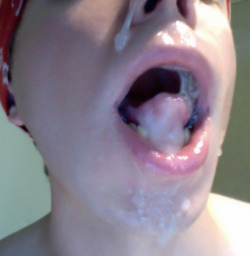 aniyaandtheoralsex:  I love the tingling taste of cum on my tongue