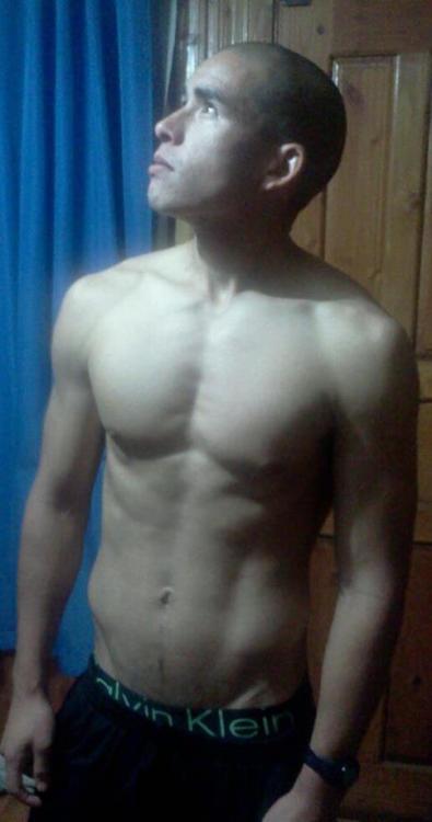 chilenos-hot:  Carlitos Opazo, 25 años, Juega por Valdivia y esta esquisito! Recien agregado, espero tener fotos mejores:)