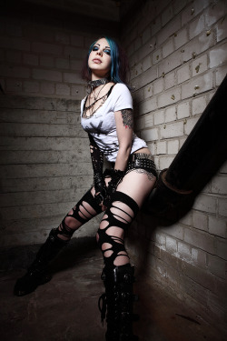 hatedxlove:  photo by Icemotionmodel/mua/styling: me   I made