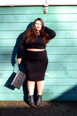 fromthecornersofthecurve:  Who says fat girls can’t wear crop