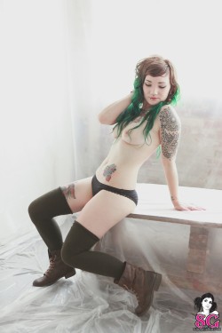 hotnudemetalbabes:  Firefly Suicide Follow http://hotnudemetalbabes.tumblr.com