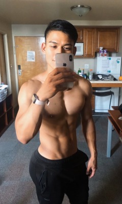 asian-men-x:    Sit on my face