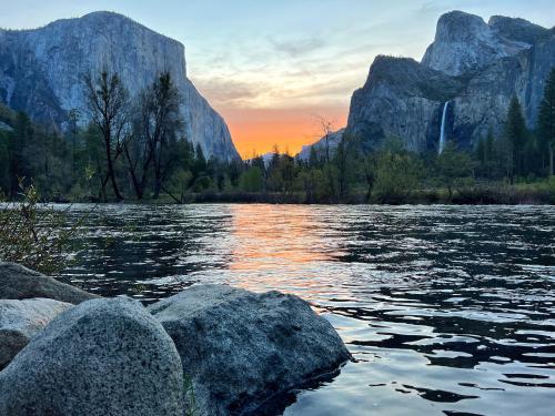 amazinglybeautifulphotography:Yosemite Valley View sunrise. [OC]