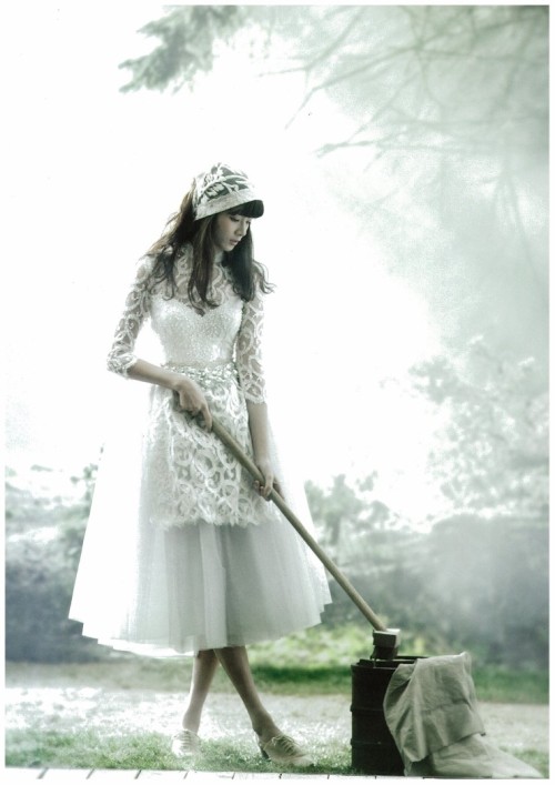 fairytalemood:  “Cleaning Fairy in Tale” photographed by Kim Bo Ha for My Wedding (February 2011) 