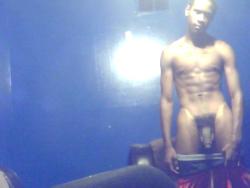 nudeselfshots-blackmen.tumblr.com/post/62488113201/