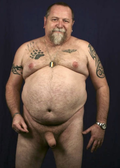 oldrfuckr:  thenortherncub:  bigbearrider:  Fat cock on this daddy I need to suck some dick soon  I know this fellow!  Want to fuck him 
