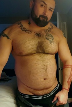 bearsnsox:  kubcake1:  It’s tummy Tuesday  Would love to snuggle