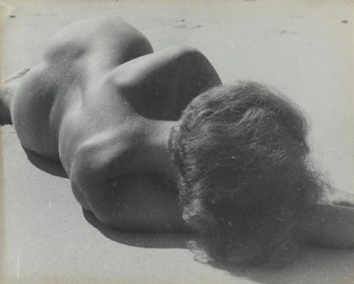 Vera Broido, photographed by Raoul Hausmann in 1931https://painted-face.com/