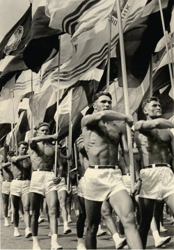 ofmiceandmenessay:  Ph. Lev Borodulin - Russian Gymnasts  (1956)