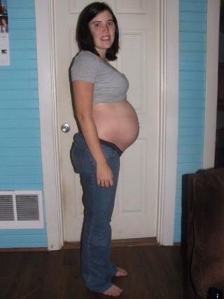 pregnantbellys:  Sexy mommy showing off her big preggo belly