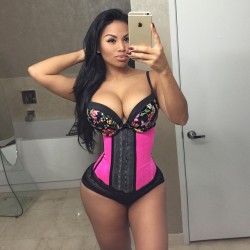 bombshellbootys:  Dolly Castro