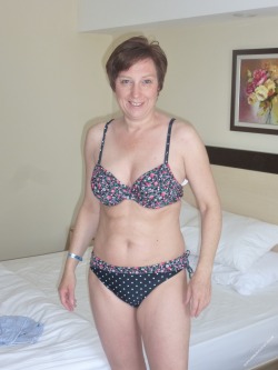 therairone:  Amazingly stunning sexy lady   Find sexy senior