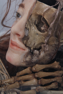 ex0skeletal:  Sigrid Sarda | “Memento Mori” (detail) (via