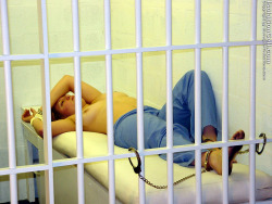 kinkissx:  female prisoner in her cell      (via TumbleOn)