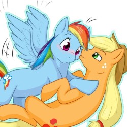 pegacornfiona:  😏😘 #appledash #applejack #rainbowdash #mlpfim