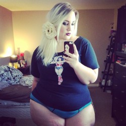 planetofthickbeautifulwomen:  Fashion Blogger @khaleesidelrey @www.theglitterthread.com PLUS SIZE WOMEN ARE SEXY………… 