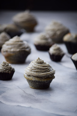 fullcravings:  Black Sesame Cupcakes   Like this blog? Visit