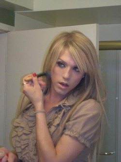 secretcd:  submityourcrossdresserspictures:  ready for the party