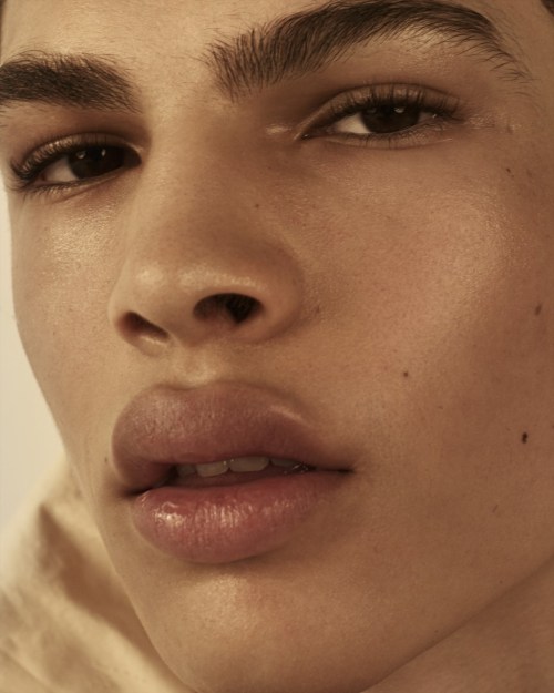 tintin-se-souvient:  Noah Brown by Janneke Van der Hagen - L’Officiel