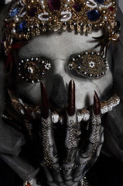 Jeweled skeleton makeup http://www.thdpplgngr.com/2013_10_01_archive.html