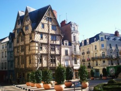 sixpenceee: One of the oldest houses in France, built in 1491