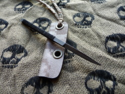 ru-titley-knives:  kiridashi  necker.  A 4.5mm thick 52100