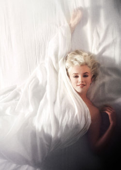 camilathema:  Marilyn photographed by Douglas Kirkland, 1961.