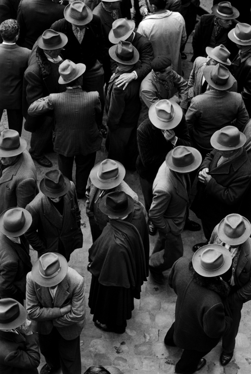 newloverofbeauty:Jean-Philippe Charbonnier:  Market Day in Ravenna 