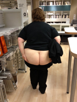 A cheeky show in Home Depot. I envy her hubby sooo much??…