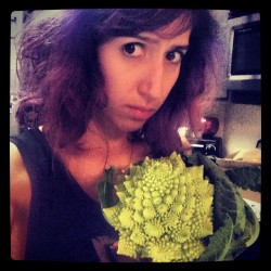 Uhhh ever heard of a Romanesco? No? Me neither&hellip; #wtfdoidowithit #killitwithfire