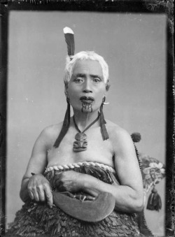 hauntedbystorytelling:  Unidentified Maori woman holding a patu,