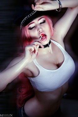 hotcosplaychicks:  Poison cosplay by MrProton Check out http://hotcosplaychicks.tumblr.com