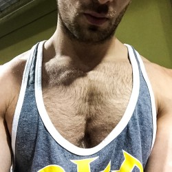 derekyates:  #moobs #mancleavage #chestday