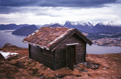 cabinporn:  Cabin with an earthen roof near Folkestad, Norway.