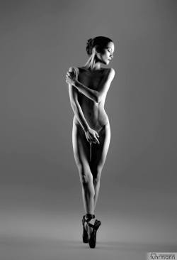 viktorymodel:“silent elegance”by Stefan Fuhrmann​model/dancer