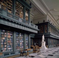 clerk-of-bradenford: The Codrington Library at All Souls Coll