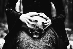dark-recesses-of-the-soul:  ☽ dark, horror, eerie, macabre